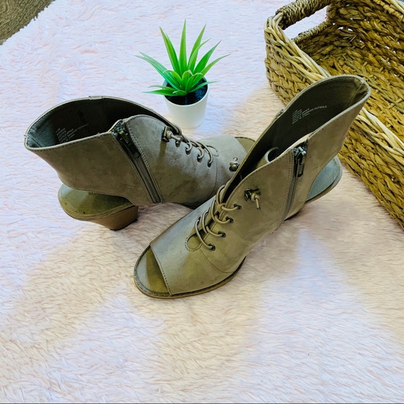 Altar'd State Rohanna Bootie 7.5 Tan Heeled Open - Picture 8 of 9